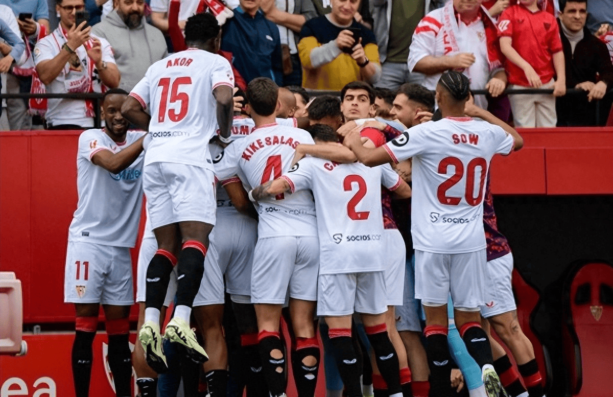 关键时刻体能课后,阿斯顿维拉复出首秀备战法国杯,悬念犹存,心理建设被强调的简单介绍 关键时刻体能课后,阿斯顿维拉复出首秀备战法国杯,悬念犹存,心理建设被强调的简单介绍