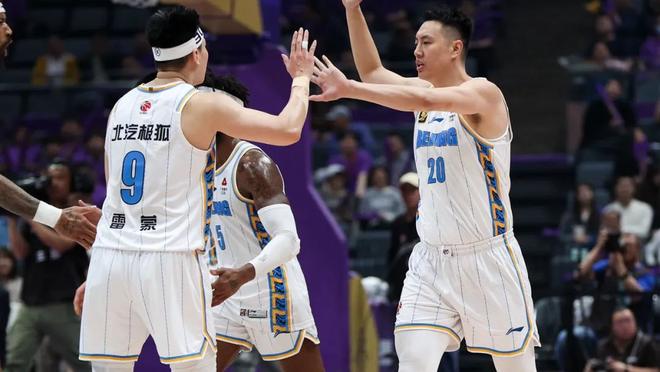 CBA常规赛加时末段走向成谜；北京国安战术微调；悬念犹存；团队化学反应显著的简单介绍