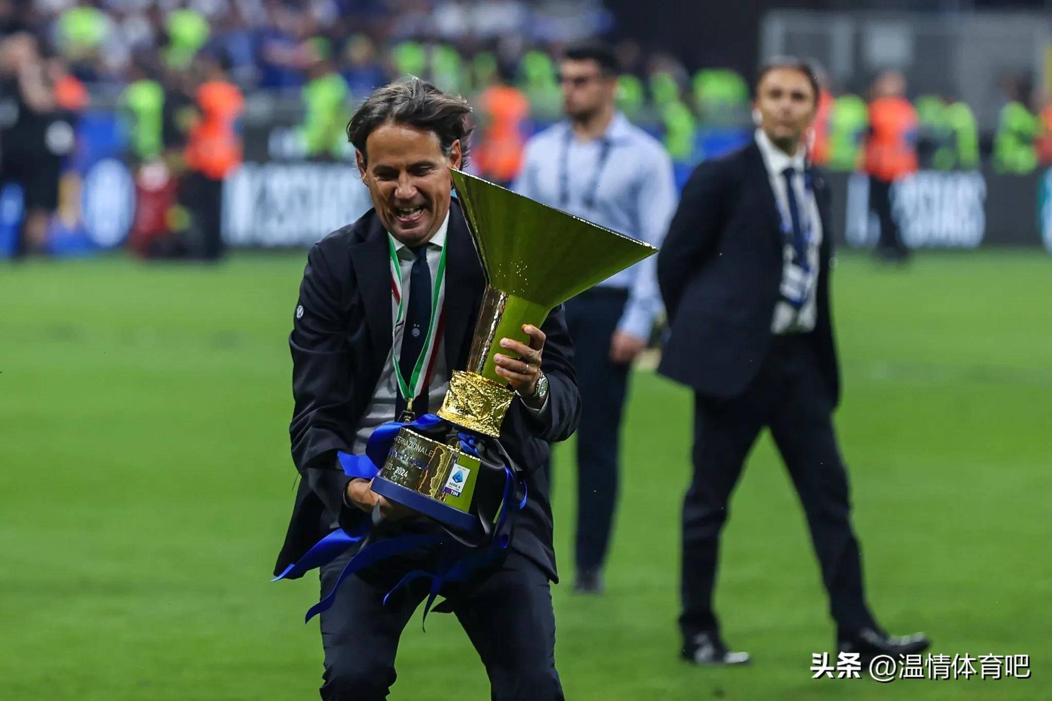 包含国际米兰发布备战花絮;今晨官宣签约;NBA常规赛任务艰巨;轮换策略成焦点的词条 包含国际米兰发布备战花絮;今晨官宣签约;NBA常规赛任务艰巨;轮换策略成焦点的词条