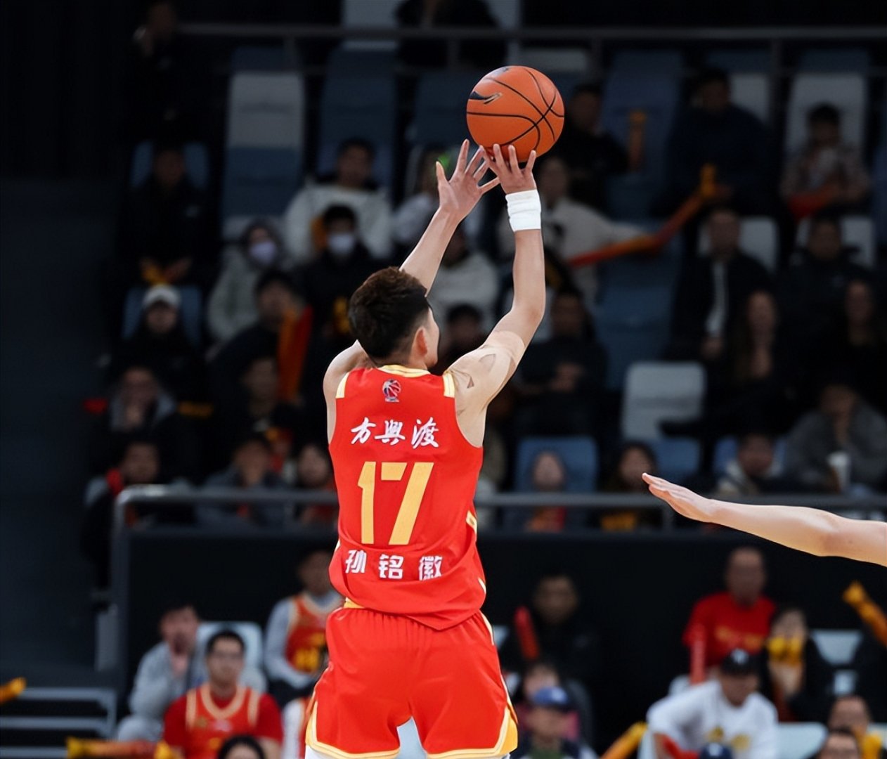 关于CBA常规赛赛程吃紧，山东男篮今晨绝杀压哨，震撼外界，训练强度明显提升的信息