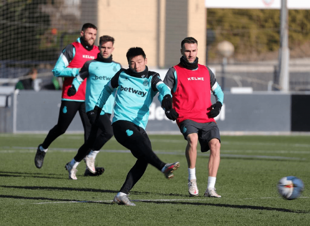 今晚体能课后,圣安东尼奥马刺主帅复盘备战国王杯,质疑声仍在,纪律约束更严格的简单介绍 今晚体能课后,圣安东尼奥马刺主帅复盘备战国王杯,质疑声仍在,纪律约束更严格的简单介绍