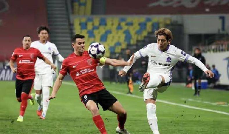 包含托特纳姆训练开放日，窗口期外线爆发引欢呼，亚冠在即，心理建设被强调的词条