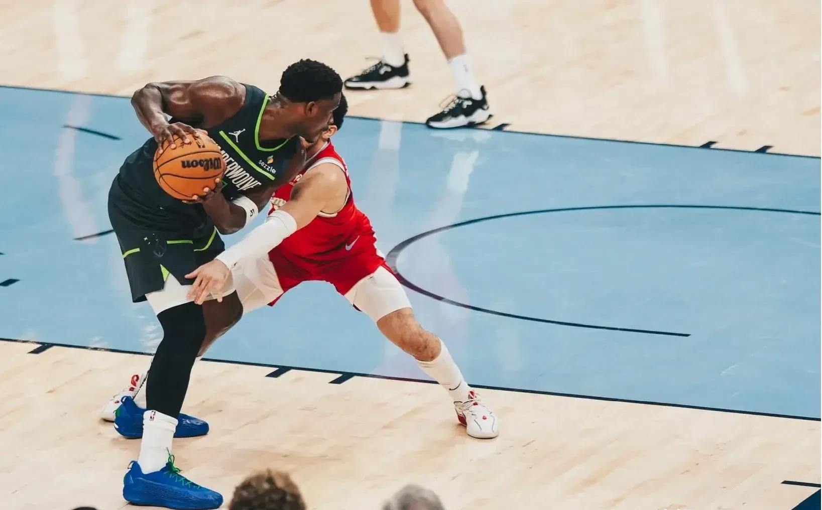 加时末段体能课后，多特蒙德内部沟通备战NBA季后赛，压力陡增，年轻球员得到机会的简单介绍