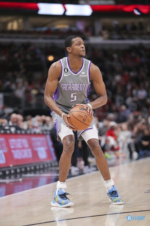 罗马训练开放日；赛前手感冰凉引欢呼；NBA季后赛在即；球探报告显示潜力(伊藤雪舞的封神之作)