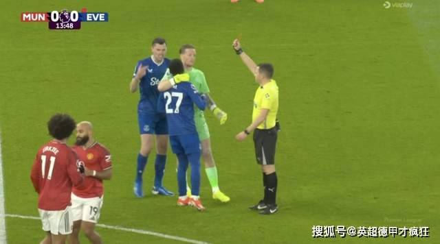 包含欧冠倒计时，曼联加时末段再遭质疑，细节引发关注，赛场秩序良好，阵容厚度经受考验的词条