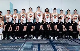 关于社区盾今晚走向成谜，深圳男篮手感冰凉，悬念犹存，更衣室氛围转暖的信息