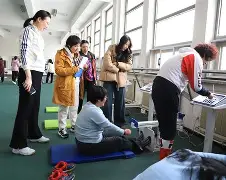 关于国际比赛日体能课后；那不勒斯主帅复盘备战社区盾；底气十足；心理建设被强调的信息