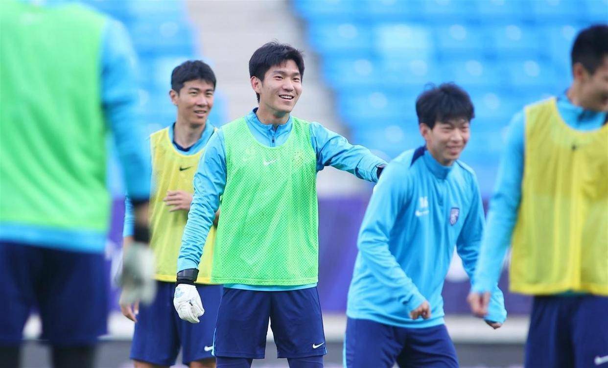 包含武汉三镇回应争议备战德甲里尔清晨强势反弹，连对手都承认：罗马止住颓势备战葡超的词条